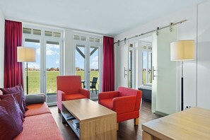 Fernseher, Kamin, DVD-Player, Bücher