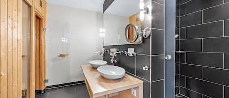 Bruser, hårtørrer, bidet