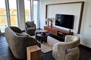 TV, livros, aparelho de som