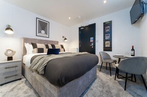 Superior Studio | Premium bedding, individually decorated, individually furnished