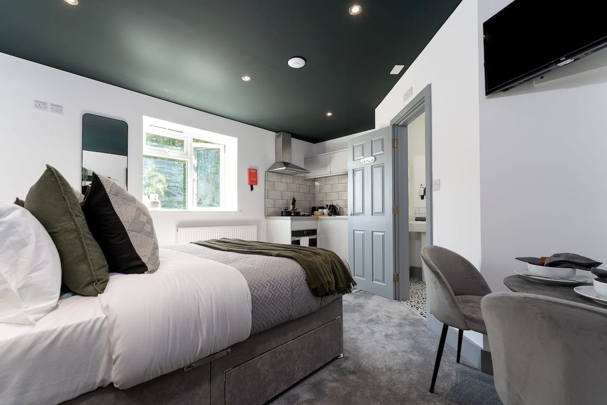 1 bedroom, premium bedding, individually decorated