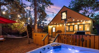 HotTub • WalkToLake • 4min Drive2Village • FirePit