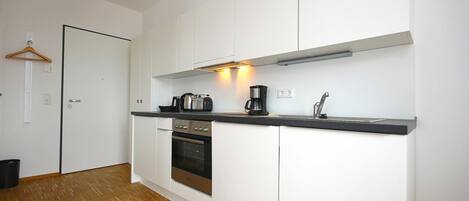 Kühlschrank, Ofen, Herdplatte, Geschirrspüler