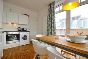 Fridge, oven, stovetop, dishwasher - Tolles Ferienapartment mit Großem, Sonnigen Südbalkon - nur 100 m zum Strand! (Nordseeheilbad Wangerooge)
