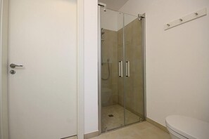 Douche, sèche-cheveux