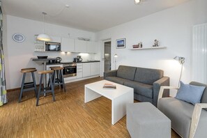 Tv, dvd-spelare och böcker