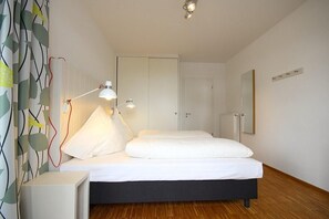 2 bedrooms, iron/ironing board, free WiFi - Familien- und Hundefreundliche Ferienwohnung mit Loggia - nur 100 m zum Strand! (Nordseeheilbad Wangerooge)