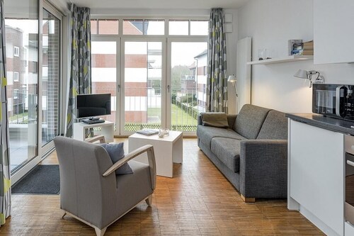 Barrierearme Ferienwohnung mit geschützter, sonniger Loggia - 100 m zum Strand!