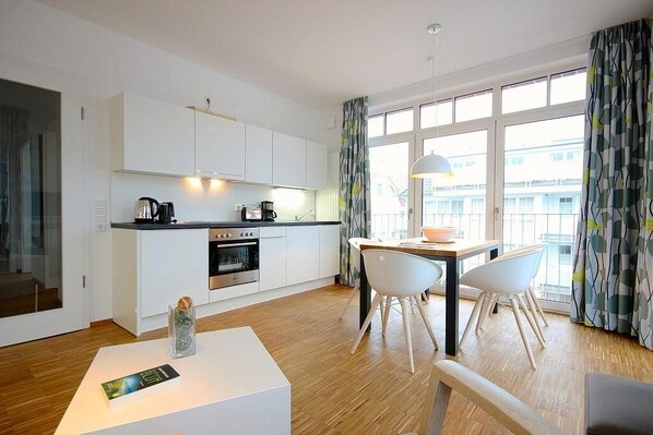 Kühlschrank, Ofen, Herdplatte, Geschirrspüler