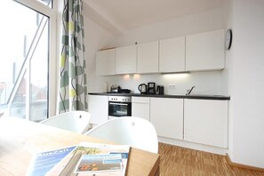 Kühlschrank, Ofen, Herdplatte, Geschirrspüler