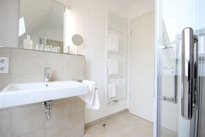 Douche, sèche-cheveux