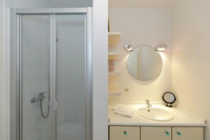 Hair dryer - Tolle, Ruhige Familien-ferienwohnung mit Terrasse - nur 400 m zum Ostseestrand! (Ostseebad Kühlungsborn)