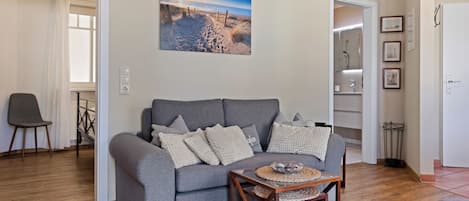 TV, DVD player, books, stereo