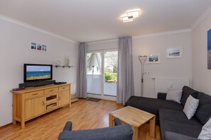 TV, DVD player, stereo - Strandnahe Ferienwohnung an der Ostsee mit Zwei Terrassen und Saunanutzung! (Ostseebad Kühlungsborn)