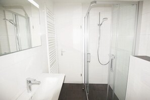 Douche, sèche-cheveux