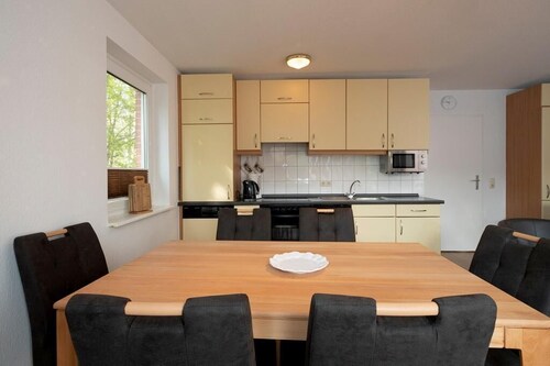 Strandnahes Familienhaus mit Terrasse, Kamin, Zwei Bädern, Spiel- und Grillplatz