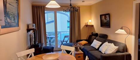 TV, DVD-spiller og stereoanlegg