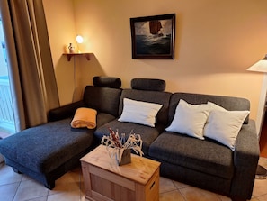 Fernseher, DVD-Player, Stereoanlage