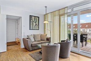 TV, libri, impianto stereo