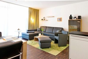 Fernseher, DVD-Player, Stereoanlage
