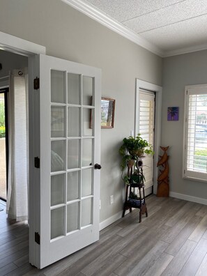 Interior - 1/1 Waterfront Condo, marina and 10-minute drive to downtown and beaches. (St. Augustine)