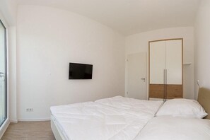 2 bedrooms, iron/ironing board, free WiFi - Tolles Ferienapartment mit Dachterrasse, Strandkorb, Kamin, Sauna und Meerblick (Ostseebad Binz)