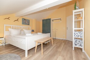 2 makuuhuonetta, silitysrauta/-lauta, ilmainen Wi-Fi