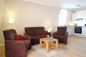 Een dvd-speler, boeken en een stereo