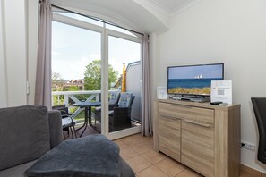 Fernseher, DVD-Player, Stereoanlage