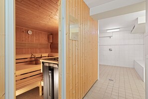 Sauna - Apartment with south-east facing balcony - sauna area in the house and only 100 m to the sandy beach (Ostseebad Kühlungsborn)