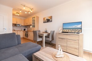 DVD player, stereo - Apartment with south-east facing balcony - sauna area in the house and only 100 m to the sandy beach (Ostseebad Kühlungsborn)