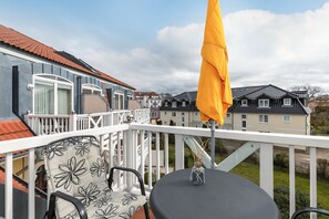Outdoor dining - Apartment mit Südbalkon - Saunabereich Inklusive und nur 100 m zum Ostseestrand! (Ostseebad Kühlungsborn)