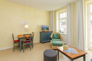 TV, bøker og stereoanlegg