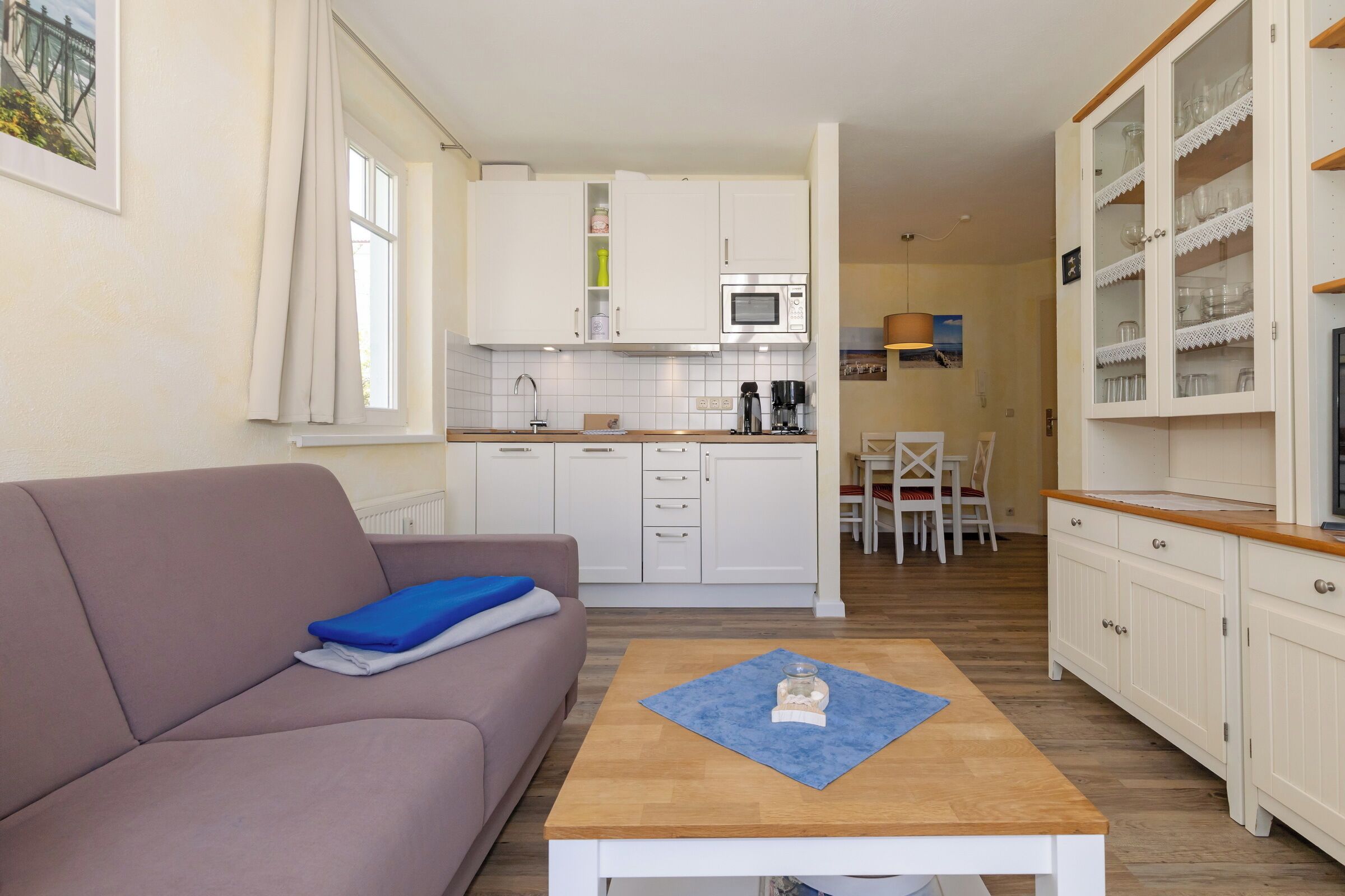 TV, DVD player, books, stereo