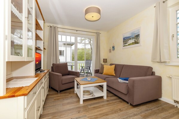 TV, DVD player, books, stereo