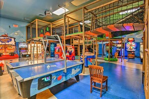 Games room - 9 Mi to Disney: Davenport Townhome w/ Resort Pool! (Davenport)