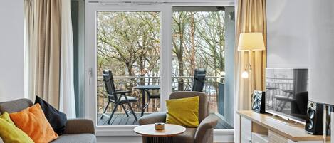 TV, fireplace, stereo