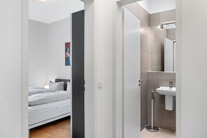 2 habitaciones, tabla de planchar con plancha y wifi gratis 