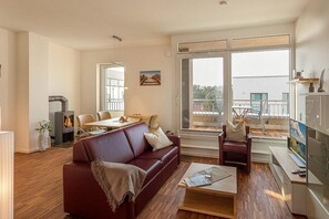 Fernseher, Kamin, DVD-Player, Stereoanlage