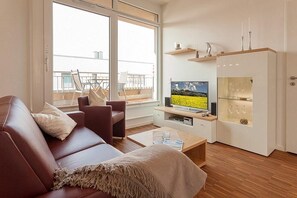 Fernseher, Kamin, DVD-Player, Stereoanlage