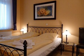 2 bedrooms, iron/ironing board, free WiFi