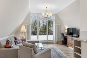 TV, DVD player, books, stereo - Exklusives, Hochwertiges Ferienapartment mit Zwei Balkonen - nur 60 m zum Strand (Ostseebad Kühlungsborn)