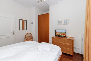 1 bedroom, iron/ironing board, free WiFi