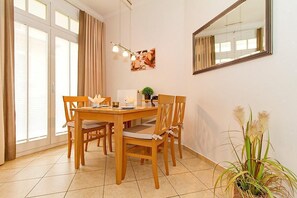 Dining - Schöne Ferienwohnung an der Ostsee mit Terrasse, Saunabereich und Pool im Haus! (Ostseebad Kühlungsborn)
