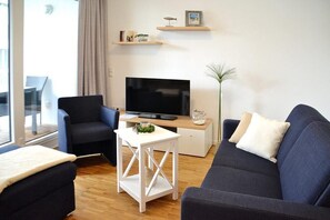 Tv, dvd-afspiller, bøger, stereoanlæg