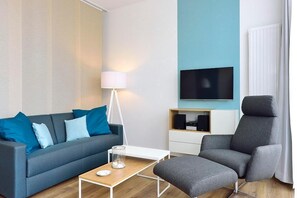 Fernseher, Bücher, Stereoanlage