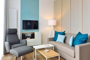 Fernseher, Bücher, Stereoanlage