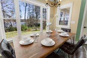 Dining - Tides' Reach - Private Waterfront King Beds (Orland)
