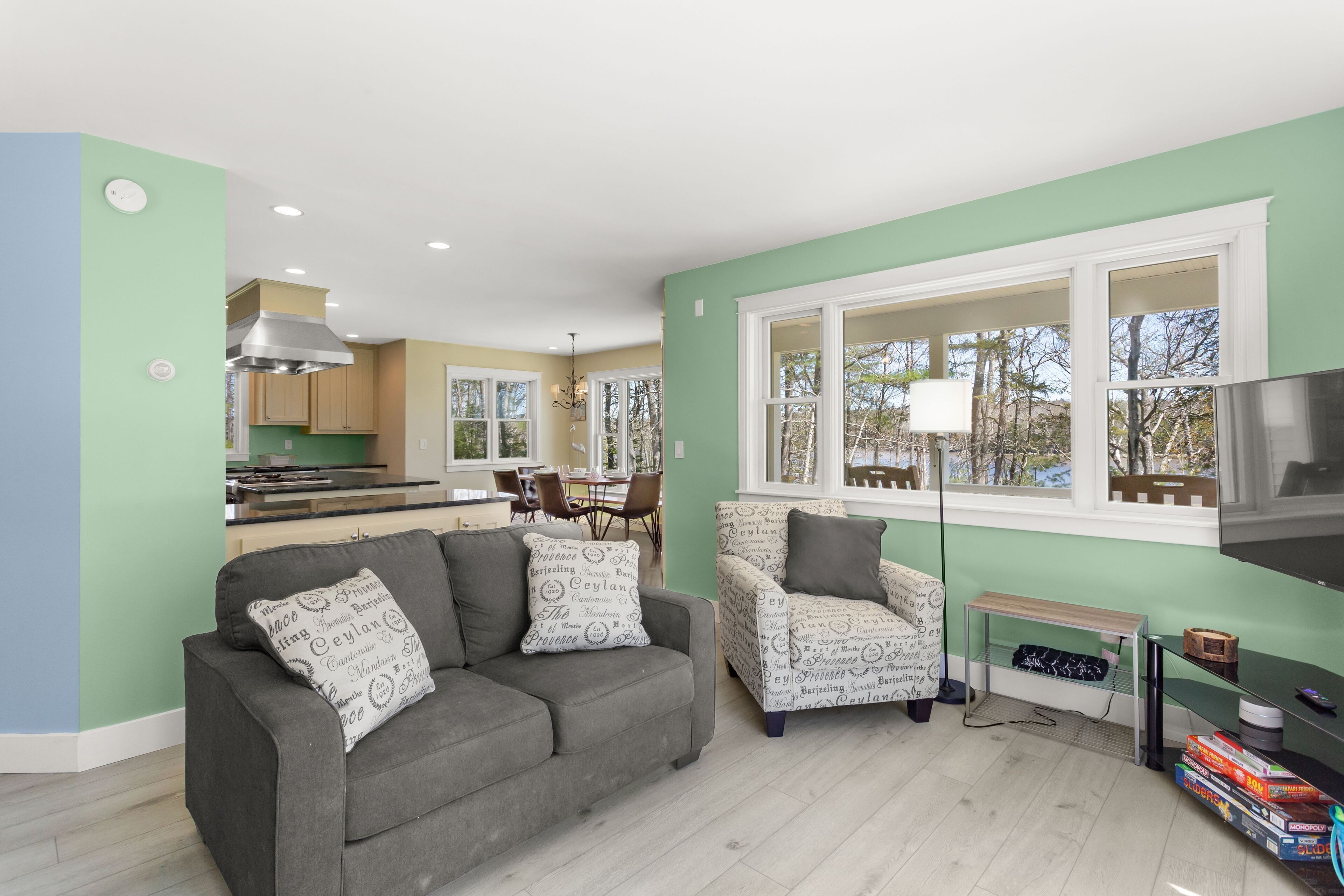 تلفزيون ذكي، مشغل دي في دي، مكتبة فيديو، شاشة كمبيوتر