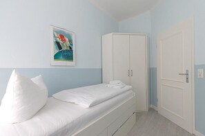 2 bedrooms, iron/ironing board, free WiFi